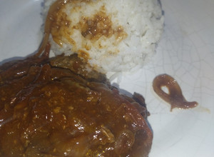 Una foto de Hígado encebollado 🍅🧅