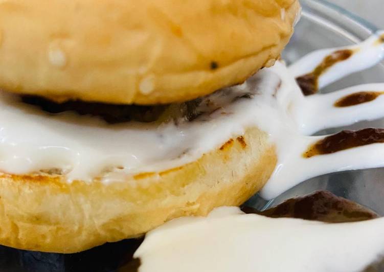 Steps to Prepare Speedy Creamy Burger