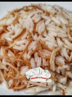 Una foto de Arroz con fideos