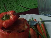 Una foto de morrón relleno de carne molida