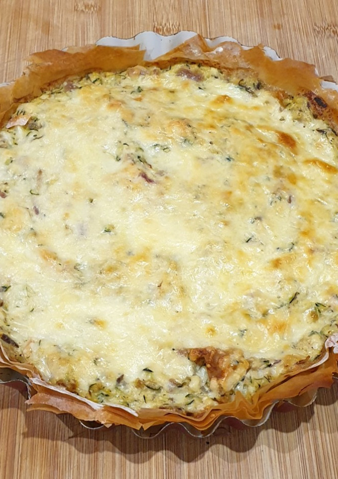 Una foto de Quiche de salmón y calabacín fit