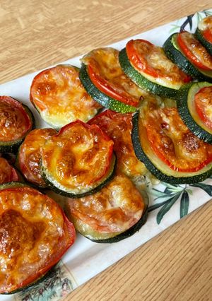 Paradicsomos-sajtos cukkini recept fotója