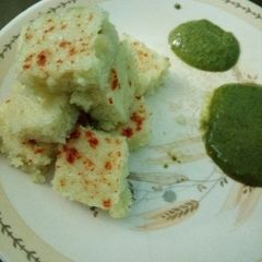 Rice chanadal dhokla with dhaniya khatti and mithi chutney A picture of Rice chanadal dhokla with dhaniya khatti and mithi chutney.
