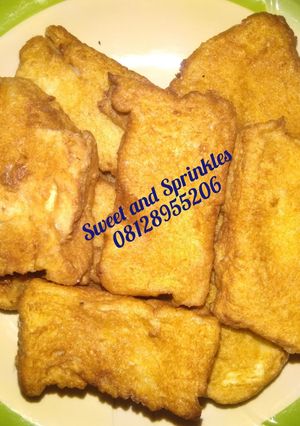 A picture of Fried Bread with egg.