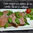 Tosta integral con semillas de lino, salmón, rúcula y canónigos