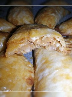 Una foto de Empanadillas de atún con tomate