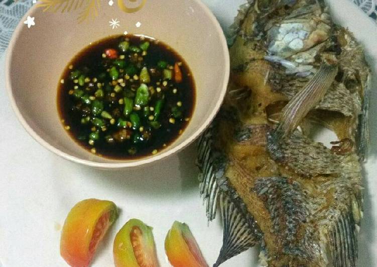 Bagaimana Menyiapkan Ikan Goreng &amp; Sambel Kecap Lezat