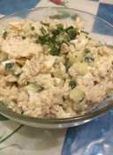 Салат горбуша картошка яйцо. Салат с горбушей. Салат горбуша картошка яйцо. Салат с горбушей консервированной. Салат из консервированной горбуши с яйцом.