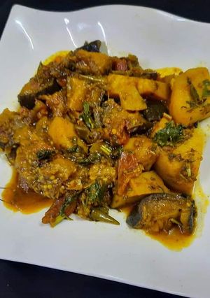 A picture of Aloo Baingan.
