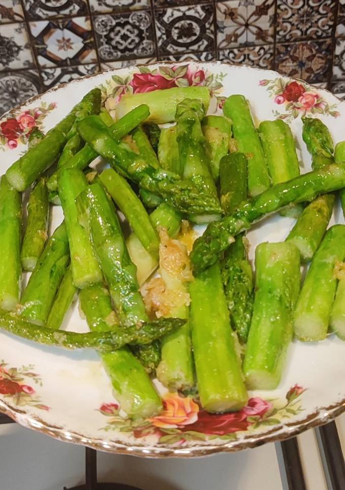 Спаржа з пармезаном😋