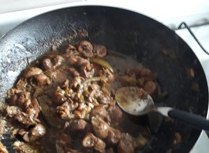 Una foto de Riñones al vino blanco