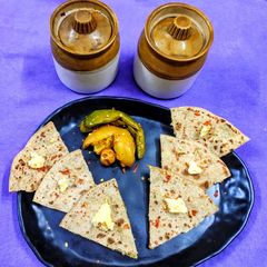 A picture of Amritsari kulcha with mutton mince without oil.