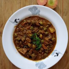 Green chana potato curry A picture of Green chana potato curry.