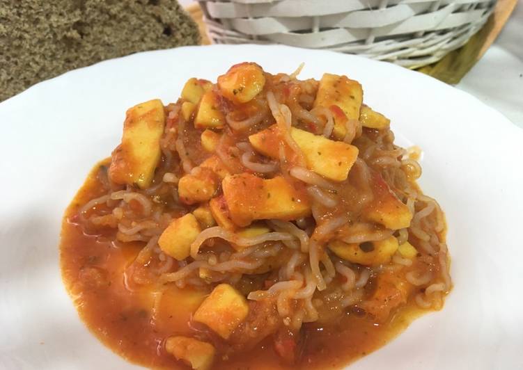 Pota en salsa con fideos de arroz