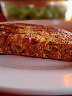 Una foto de Tortilla de atún y verduras