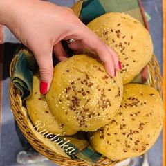 A picture of Wheat flour burger buns.