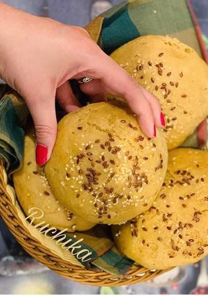 A picture of Wheat flour burger buns.