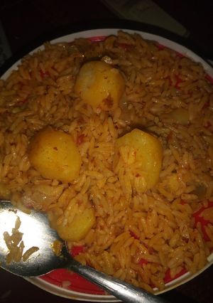 A picture of Dafadukun shinkafa da dankali.