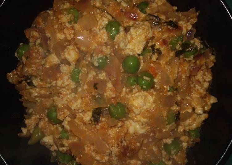 Steps to Make Perfect Paneer Bhurji with Peas