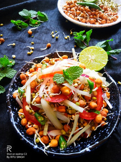 स्प्राउट्स सलाद (Sprouts salad recipe in Hindi) रेसिपी मुख्य फोटो