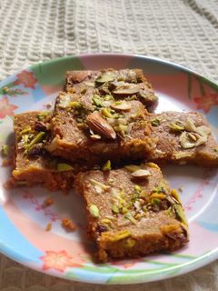 બેસન માવા બરફી (Besan Mava Barfi Recipe In Gujarati) રેસીપી મુખ્ય ફોટો