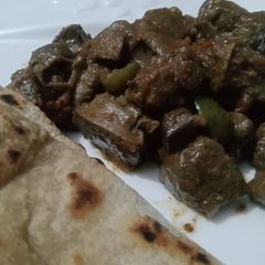 A picture of Bhuni kaleji and roghni paratha.