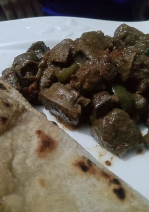 A picture of Bhuni kaleji and roghni paratha.