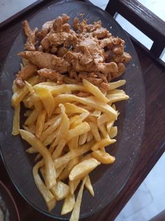 صورة لوصفة شاورما الدجاج مع البطاطا المقلية