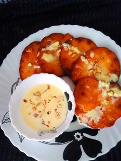 राजस्थानी रबड़ी मालपुआ (rajasthani rabri malpua recipe in Hindi) रेसिपी मुख्य फोटो