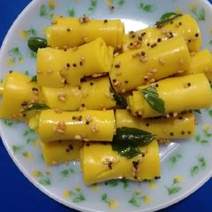 A picture of Khandvi.