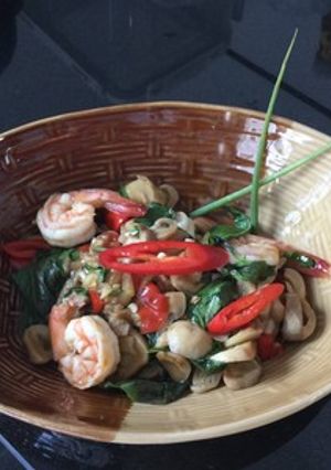 รูปของ เห็ดฟางผัดใบโหระพากุ้งสด