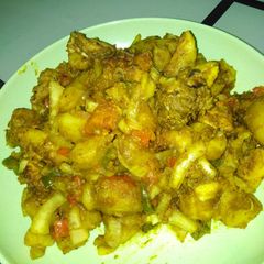 A picture of Chicken and potatoes casserole.