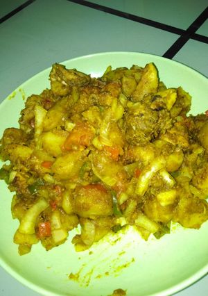 A picture of Chicken and potatoes casserole.