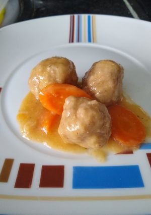Una foto de Albóndigas en salsa rubia