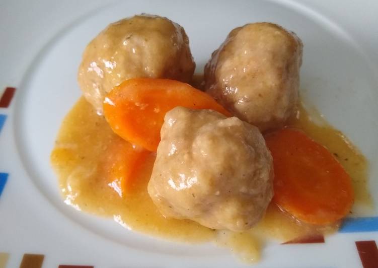Albóndigas en salsa rubia