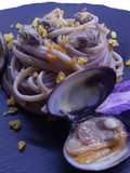 Linguine con vongole e crema di cavolfiore viola