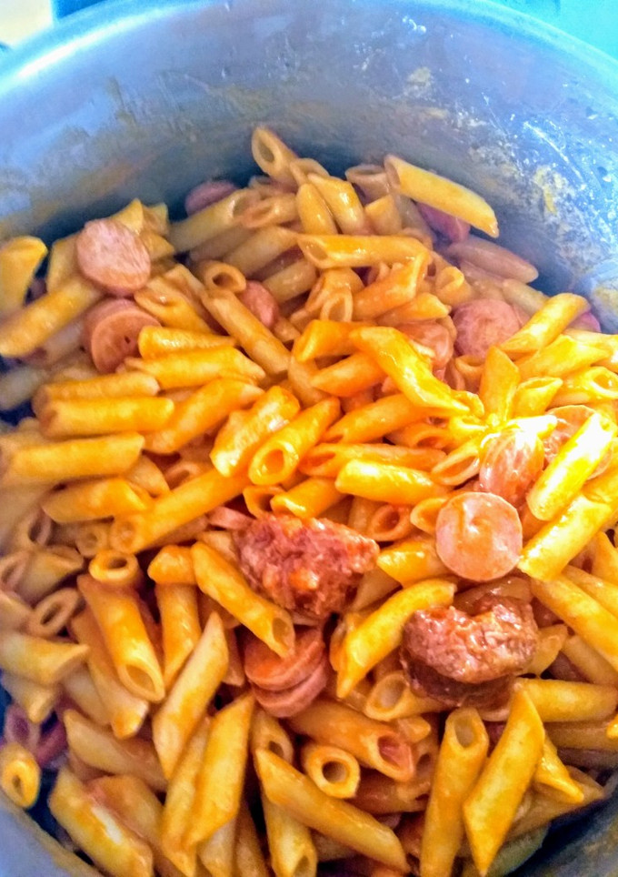 Una foto de Macarrones con chorizo y salchichas
