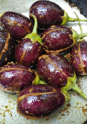 A picture of Title : stuffed brinjal.