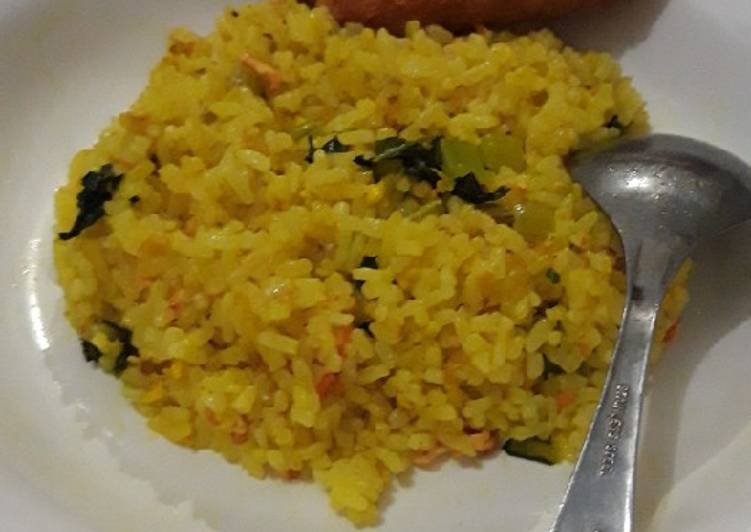 Nasi goreng kunyit