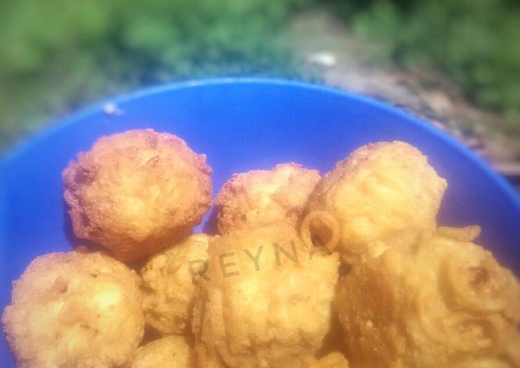 Perkedel mie (mie ball)