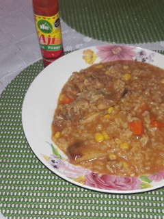 Una foto de Asopao de pollo con chuleta.