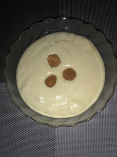 Una foto de Mousse de dulce de leche y almendras