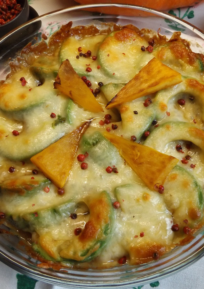 Una foto de Pastel de calabaza con aguacate y carne de cerdo