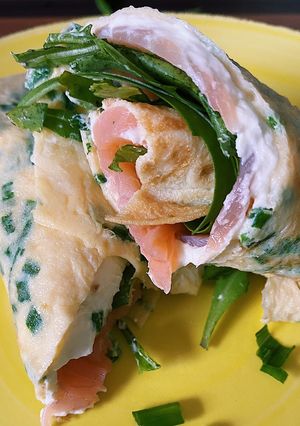 A picture of Omelet wrap with salmon and arugula 💛.