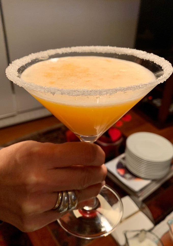 Una foto de Margarita granizado con mandarina y physalis