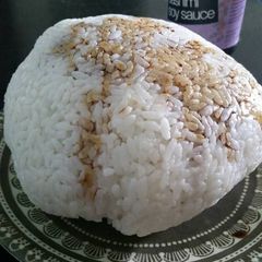 A picture of Sushi rice ball.