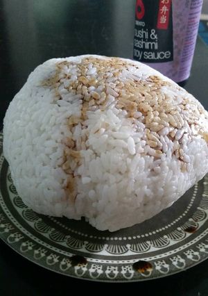 A picture of Sushi rice ball.