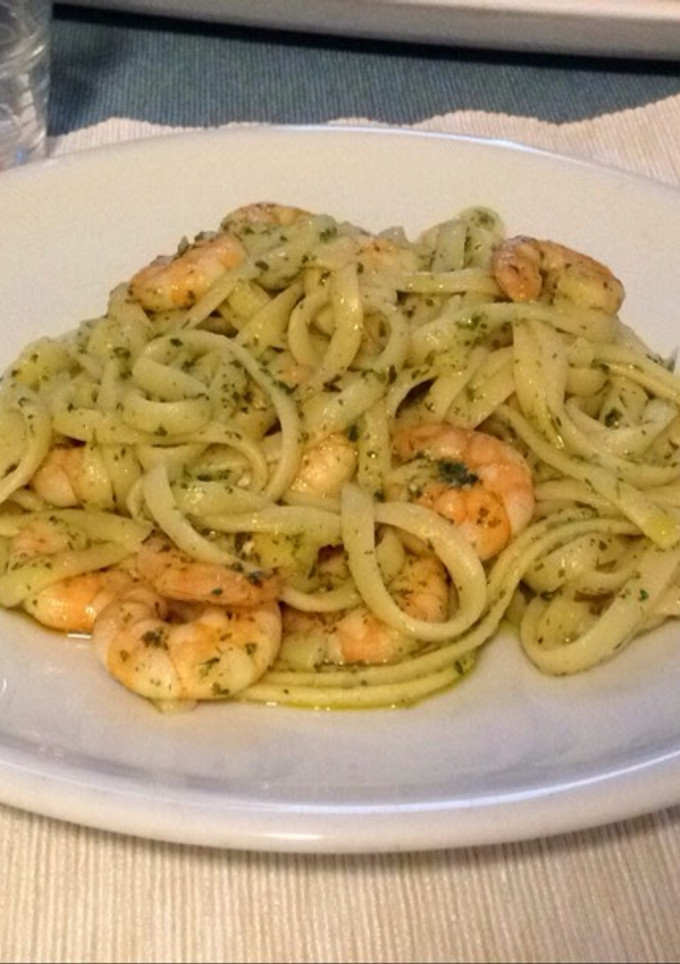 Una foto de Tallarines con gambas