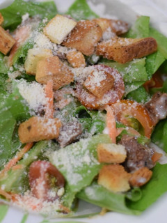 Foto resep Beef salad with croutons & honey lemon dressing