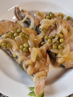Una foto de Pez espada en salsa